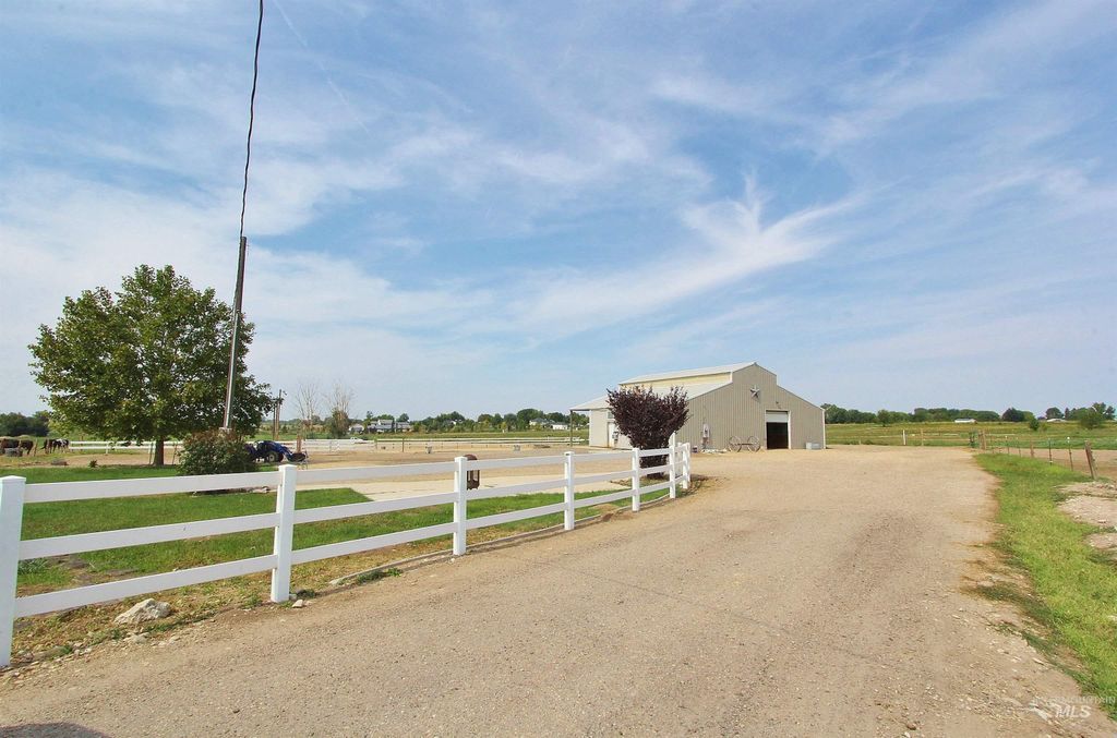 Photo of 85 S Robinson Rd, Nampa, ID 83687 (MLS # 98973223)