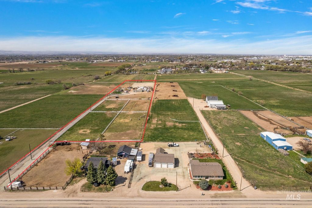 Photo of 85 S Robinson Rd, Nampa, ID 83687 (MLS # 98973223)