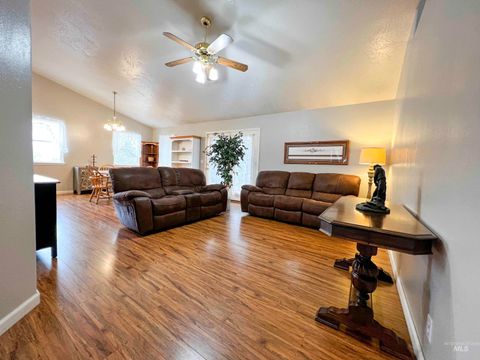 875 Hughes Dr Payette ID 83661