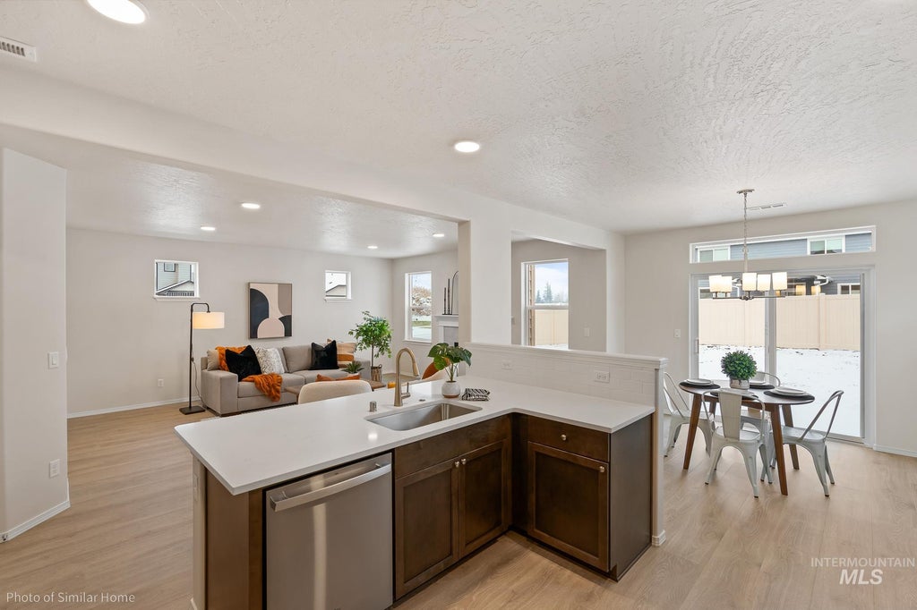 Photo of 877 W Roan Ridge, Nampa, ID 83686 (MLS # 98990263)