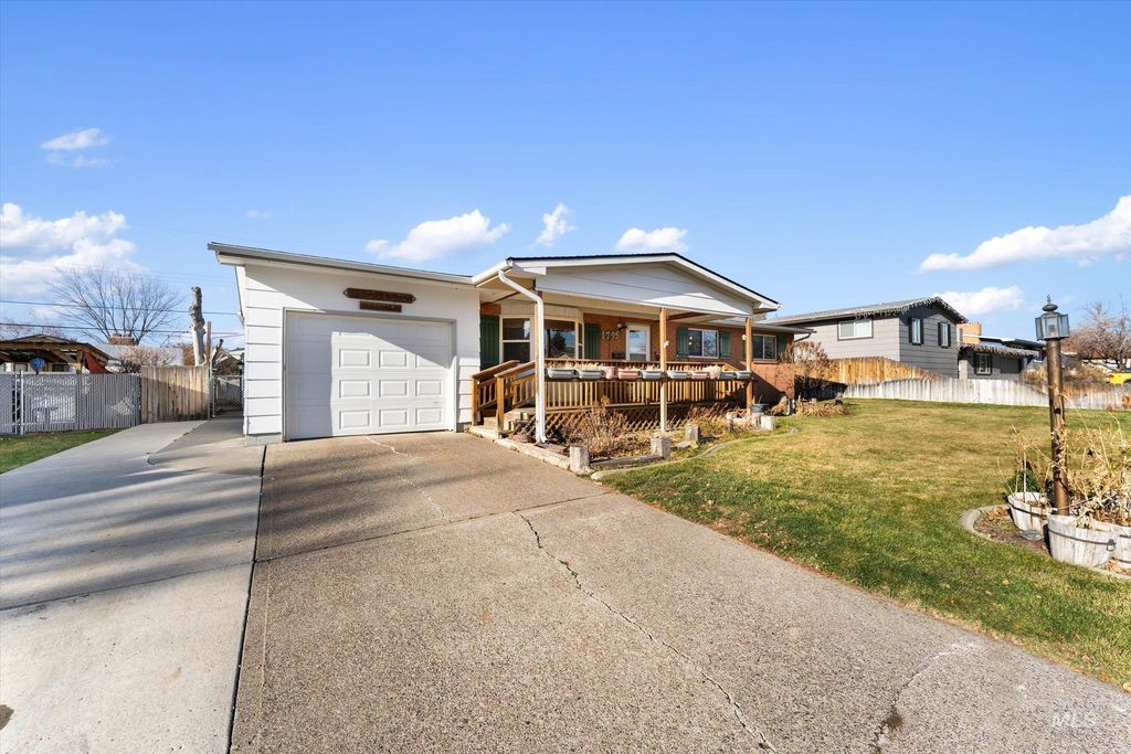 Photo of 1795 N 7th East, Mountain Home, ID 83647 (MLS # 98970215)