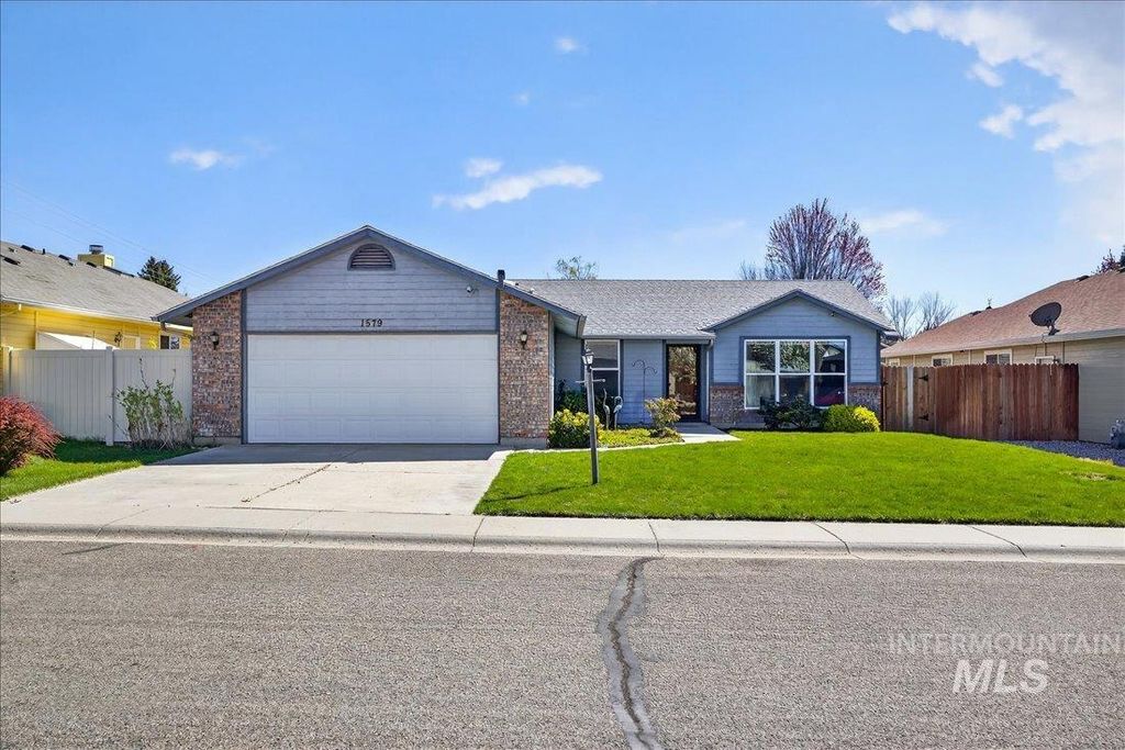 Photo of 1579 E Falconrim Ct, Eagle, ID 83616 (MLS # 98980795)