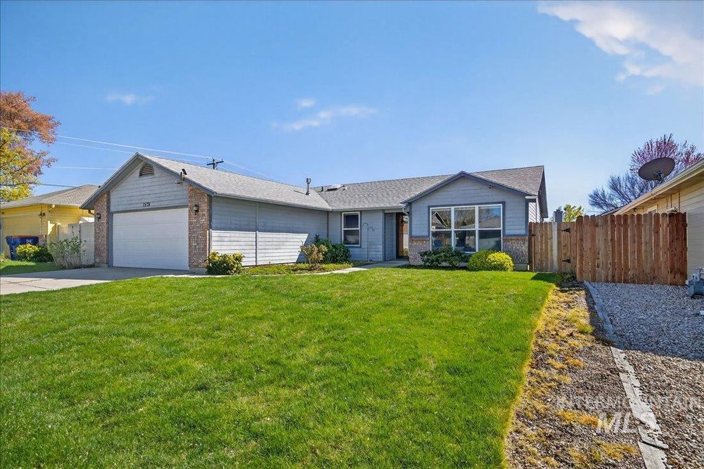 Photo of 1579 E Falconrim Ct, Eagle, ID 83616 (MLS # 98980795)