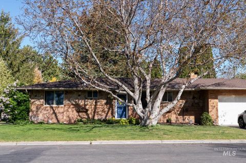 Photo of 976 Desert View Dr, Twin Falls, ID 83301 (MLS # 98982546)