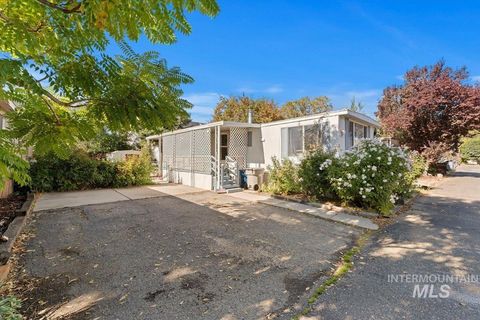 Photo of 3249 W Cherry Ln #2, Boise, ID 83705 (MLS # 98965648)