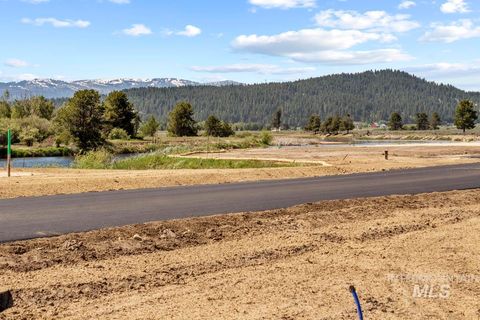 Photo of 9 River Bank Drive, Cascade, ID 83611 (MLS # 98953792)