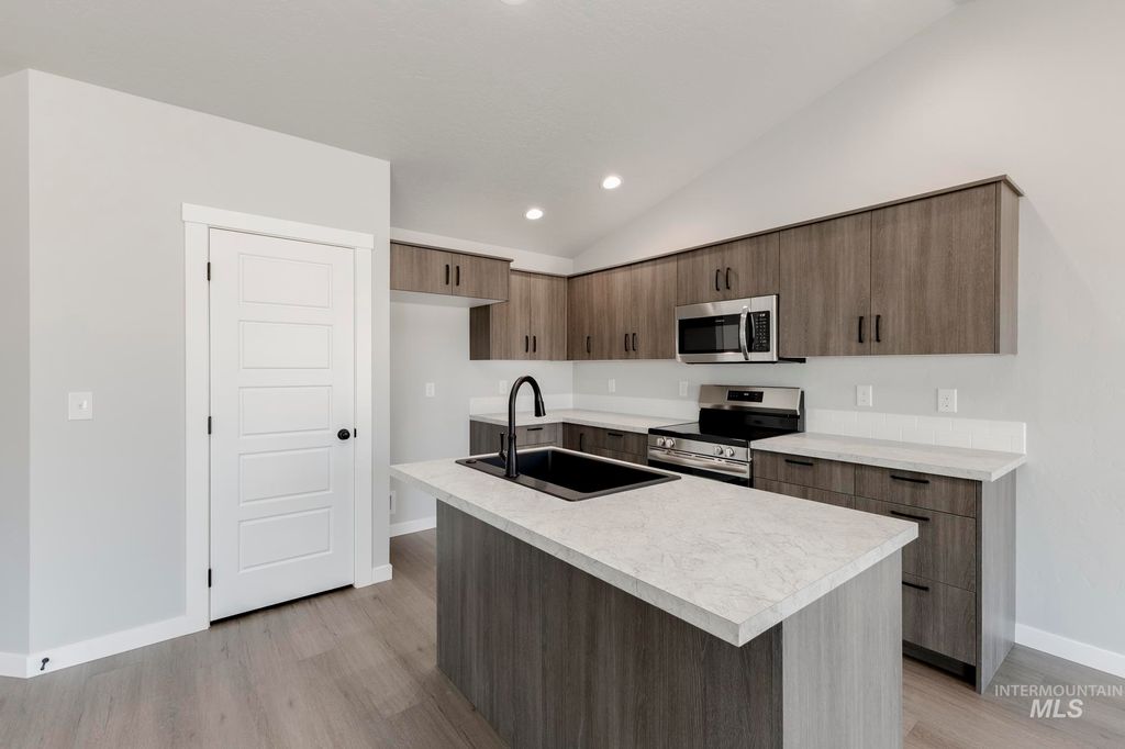 Photo of 3753 E Syracuse St, Nampa, ID 83686 (MLS # 98972753)