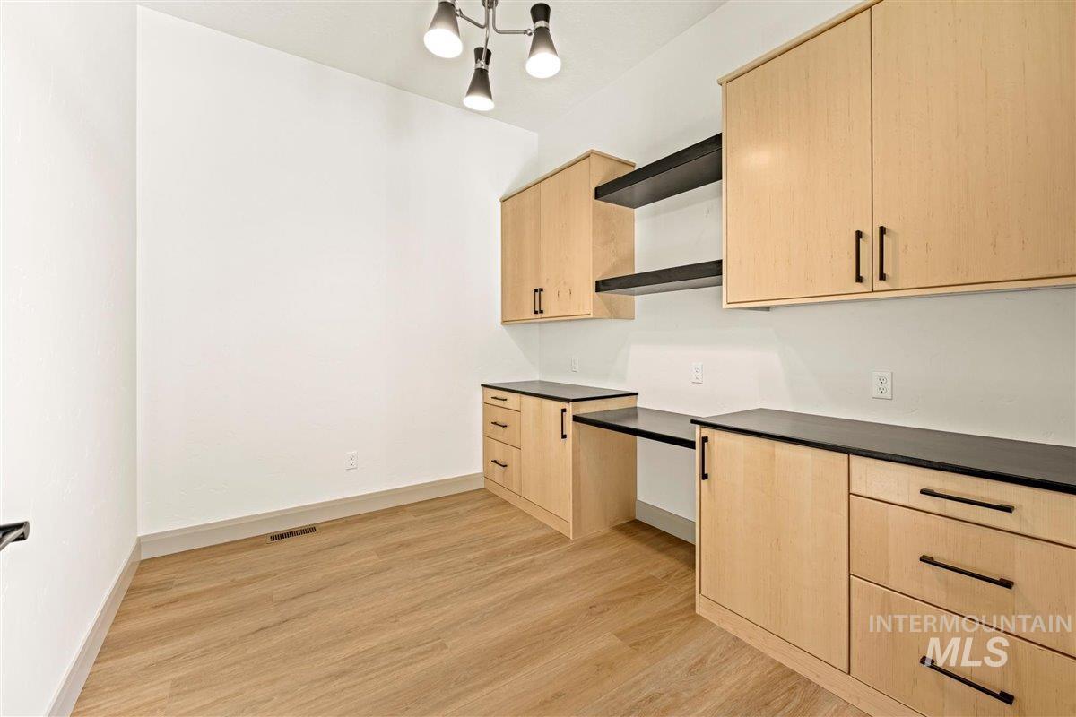 Nampa, Idaho 83651, United States, 3 Bedrooms Bedrooms, ,3 BathroomsBathrooms,Residential,Pending,48734