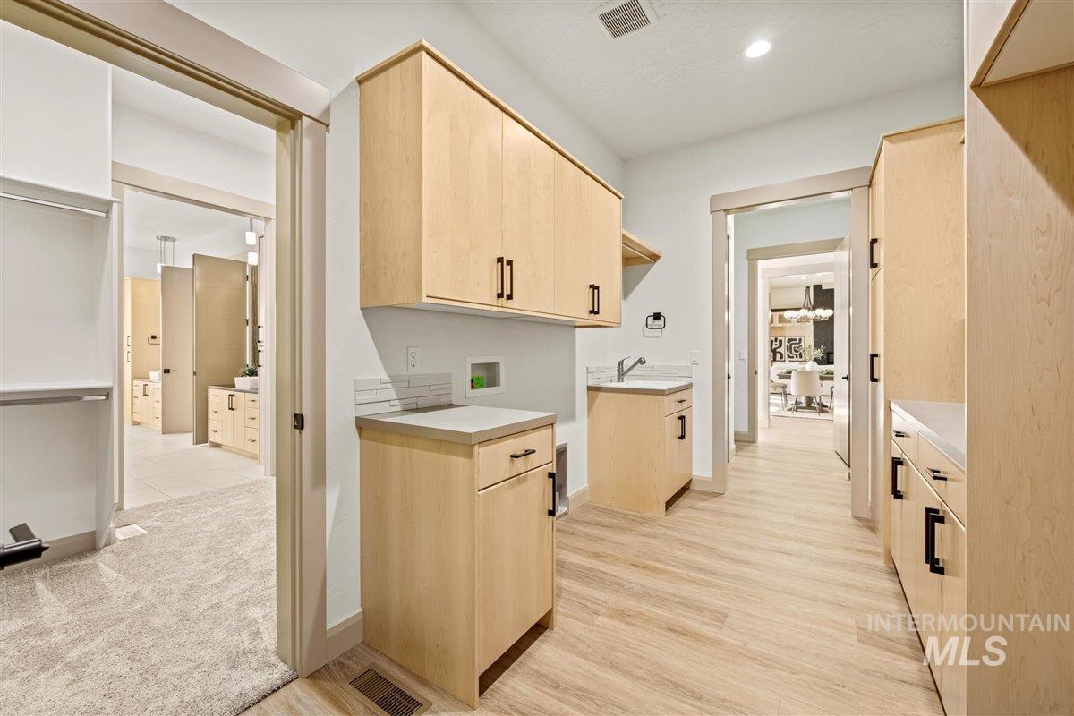 Nampa, Idaho 83651, United States, 3 Bedrooms Bedrooms, ,3 BathroomsBathrooms,Residential,Pending,48734