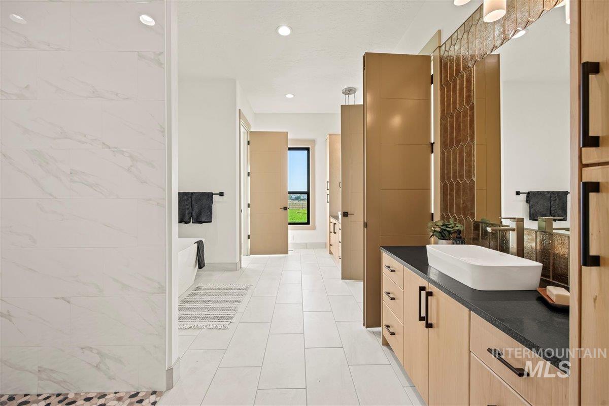 Nampa, Idaho 83651, United States, 3 Bedrooms Bedrooms, ,3 BathroomsBathrooms,Residential,Pending,48734