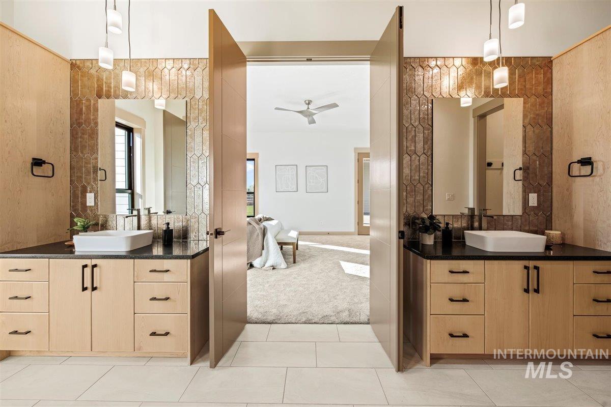 Nampa, Idaho 83651, United States, 3 Bedrooms Bedrooms, ,3 BathroomsBathrooms,Residential,Pending,48734