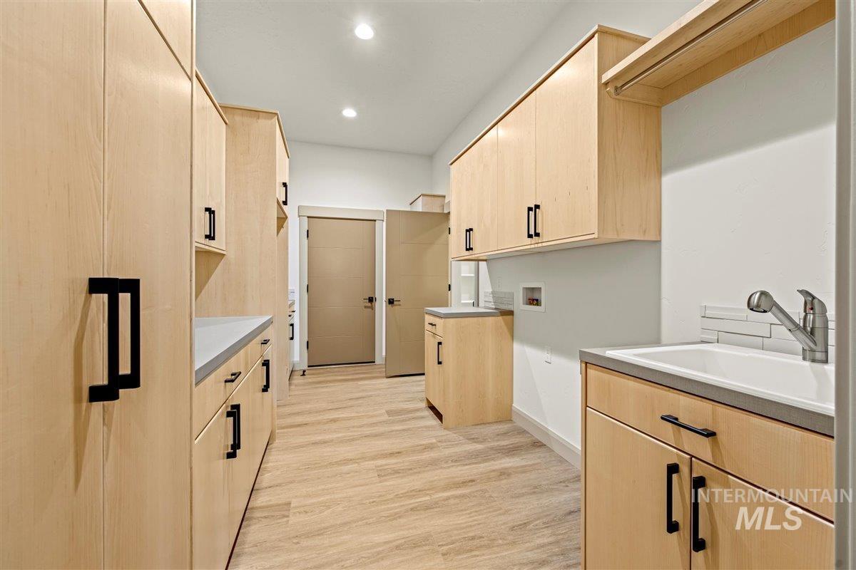 Nampa, Idaho 83651, United States, 3 Bedrooms Bedrooms, ,3 BathroomsBathrooms,Residential,Pending,48734