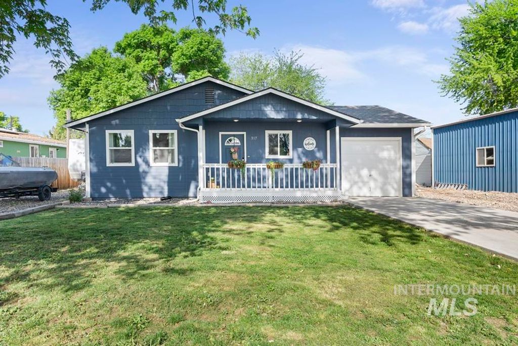 Photo of 317 W Park Ave, New Plymouth, ID 83655 (MLS # 98985839)