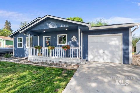 Photo of 317 W Park Ave, New Plymouth, ID 83655 (MLS # 98985839)