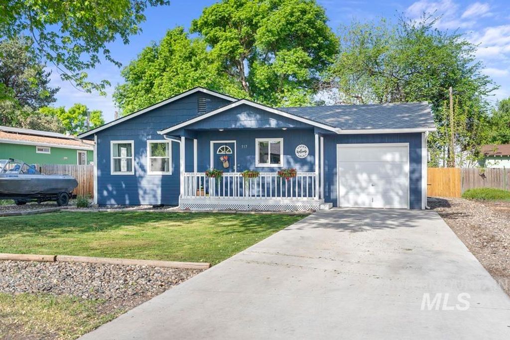 Photo of 317 W Park Ave, New Plymouth, ID 83655 (MLS # 98985839)