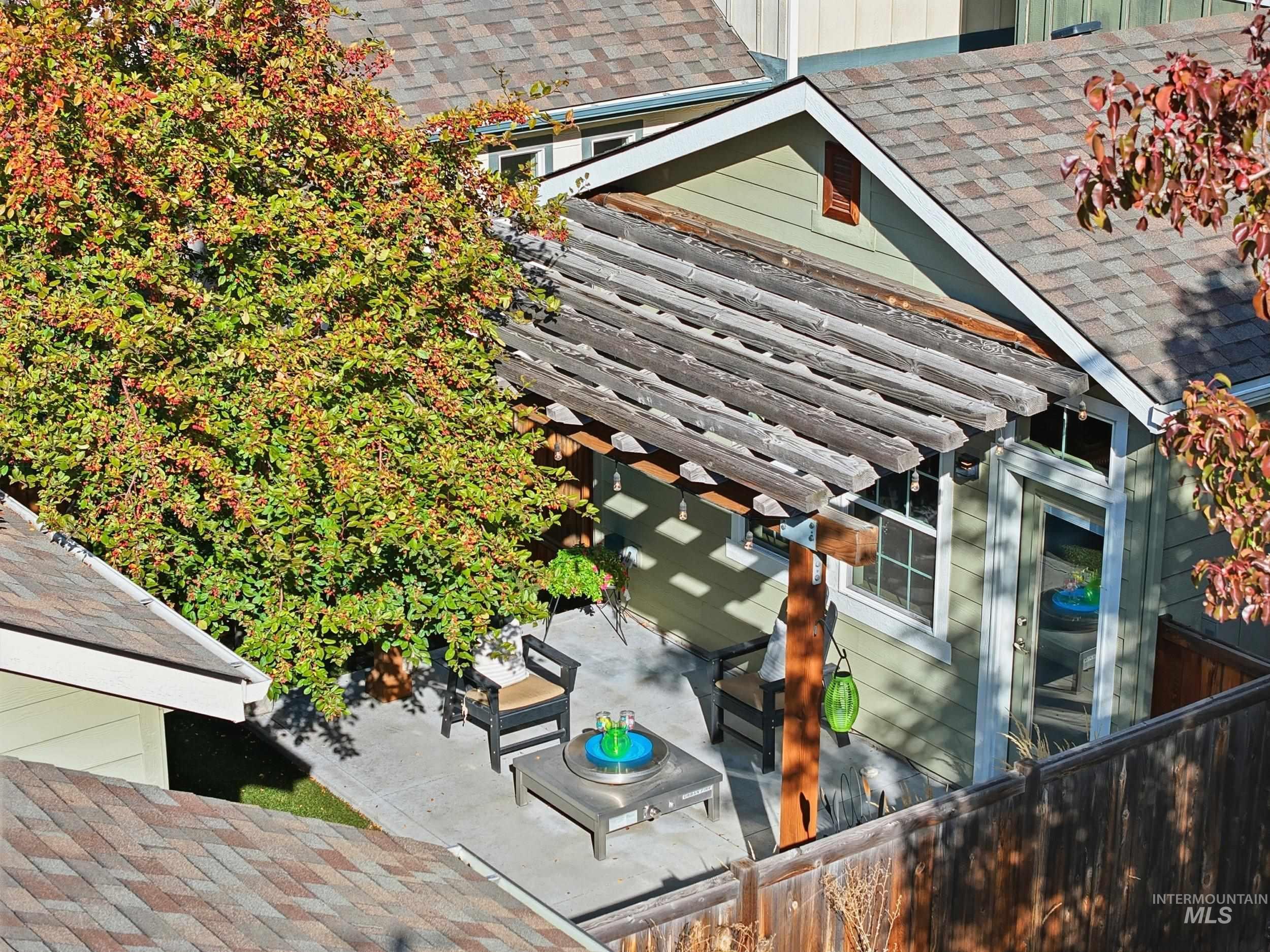 Exterior view of a shingled roof