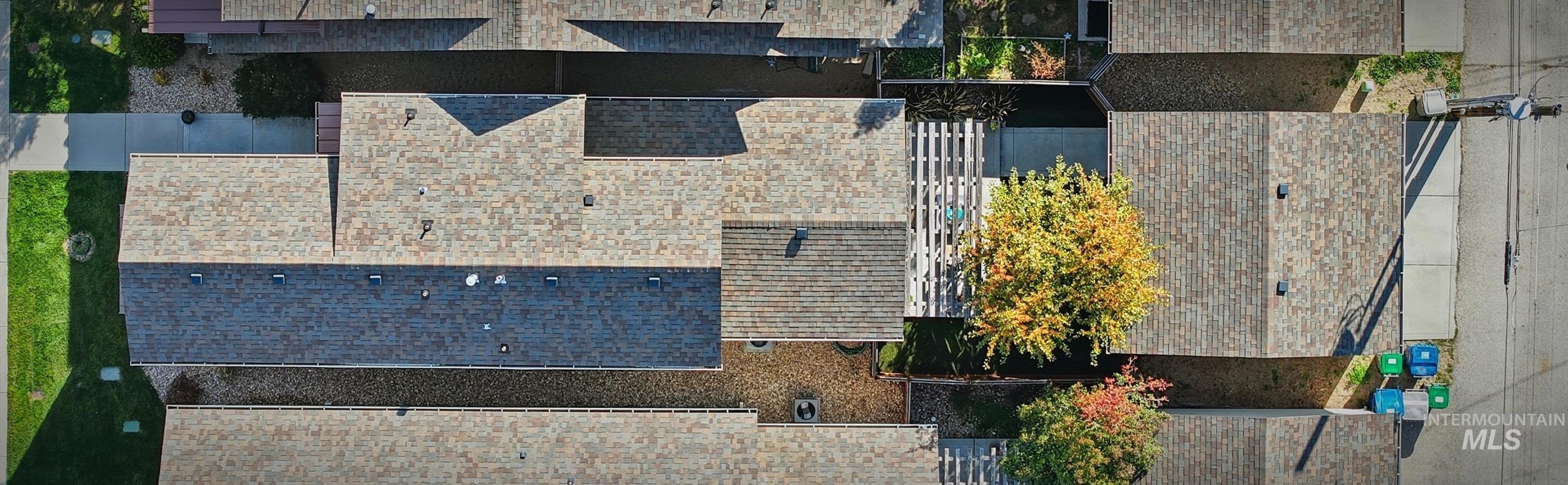 Aerial view of property and surrounding area