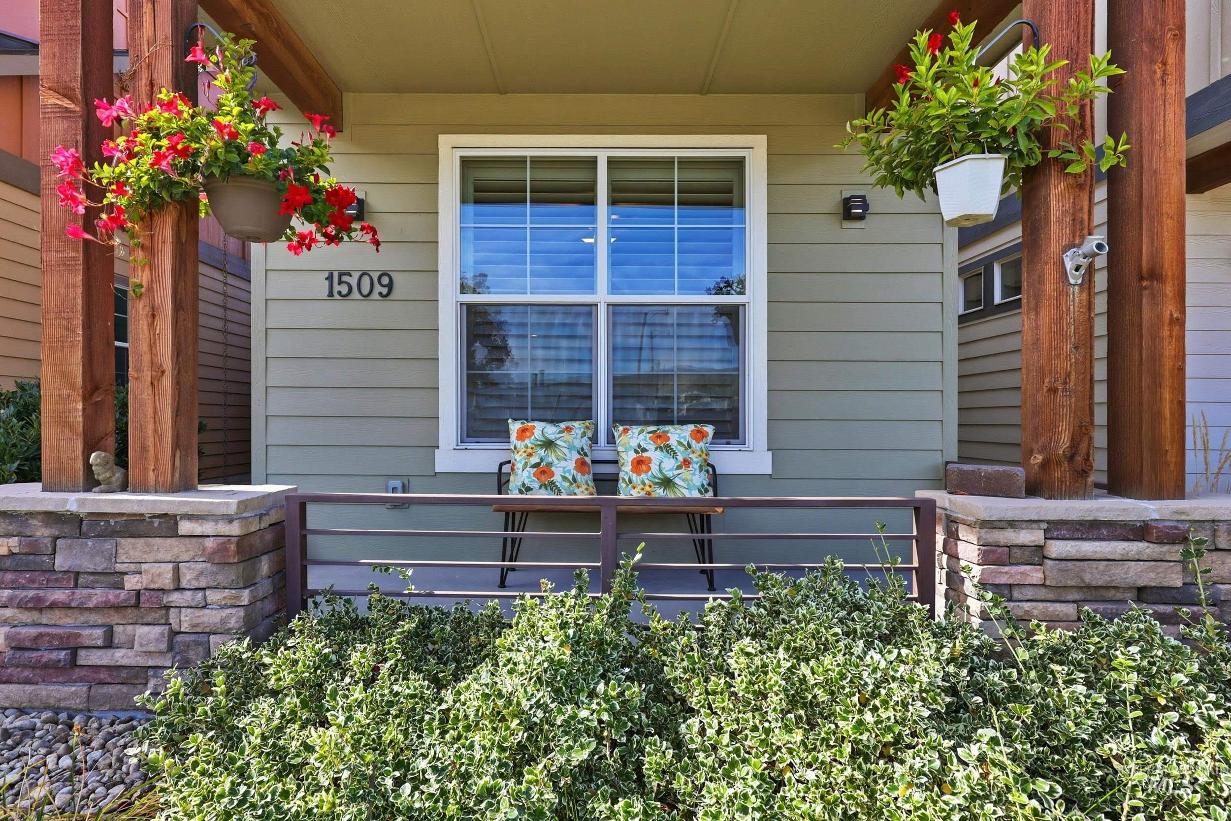 Doorway to property with a porch