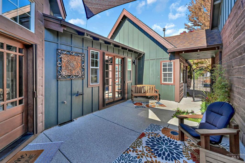 Photo of 9685 W Sultana Drive, Garden City, ID 83714 (MLS # 98976055)