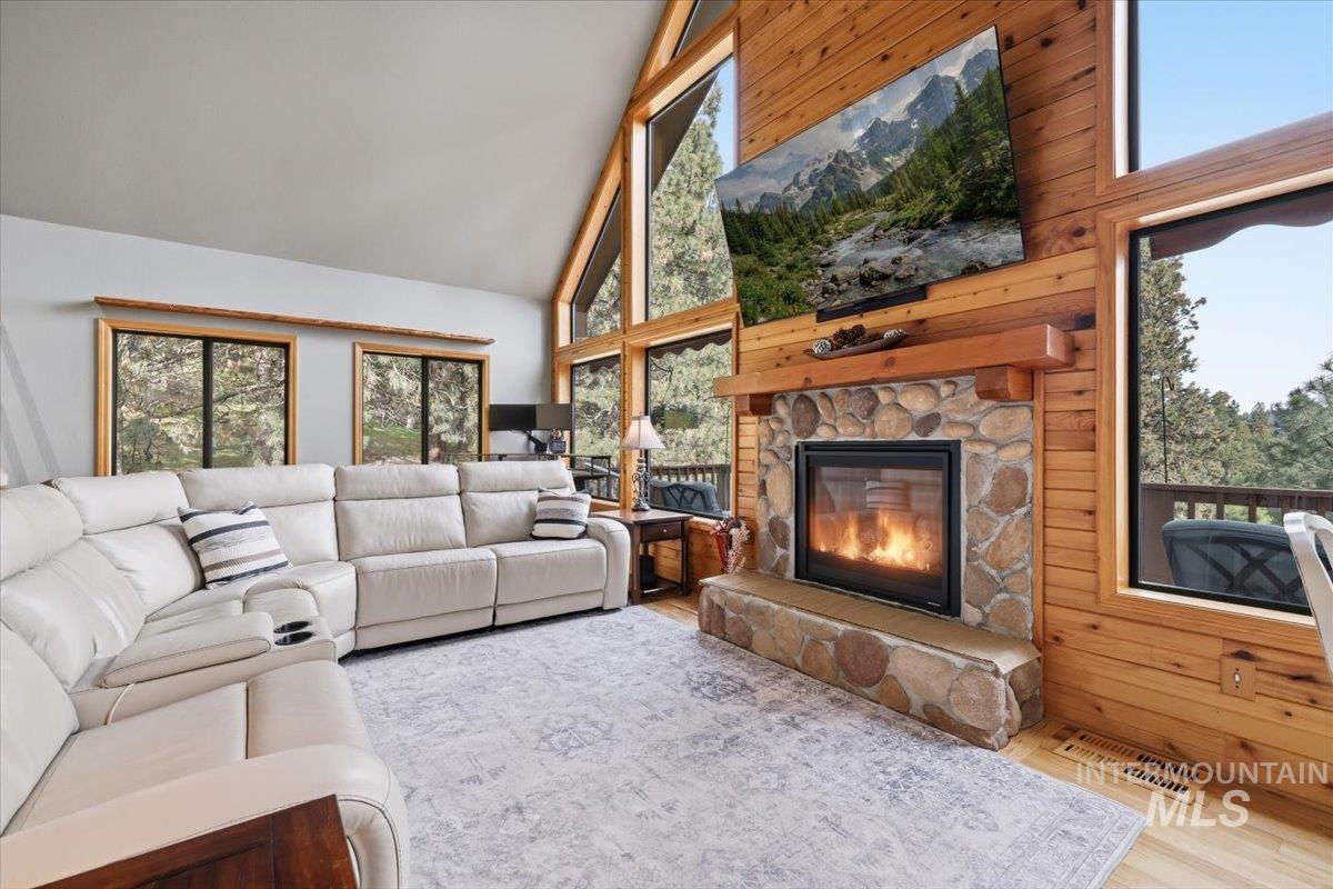 6 Mule Deer Pl