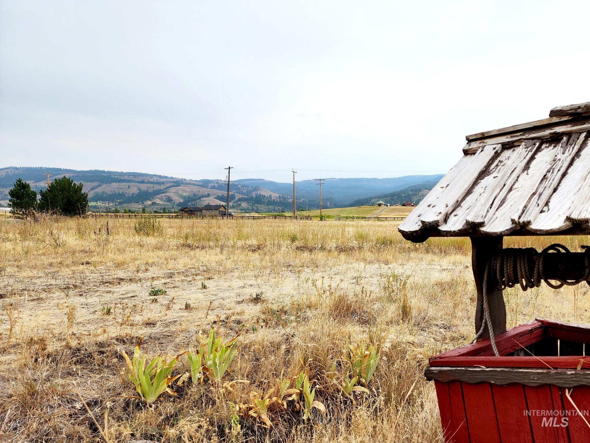 Sweeping views of Council Mountain with the relaxed charm of a country ranch lifestyle