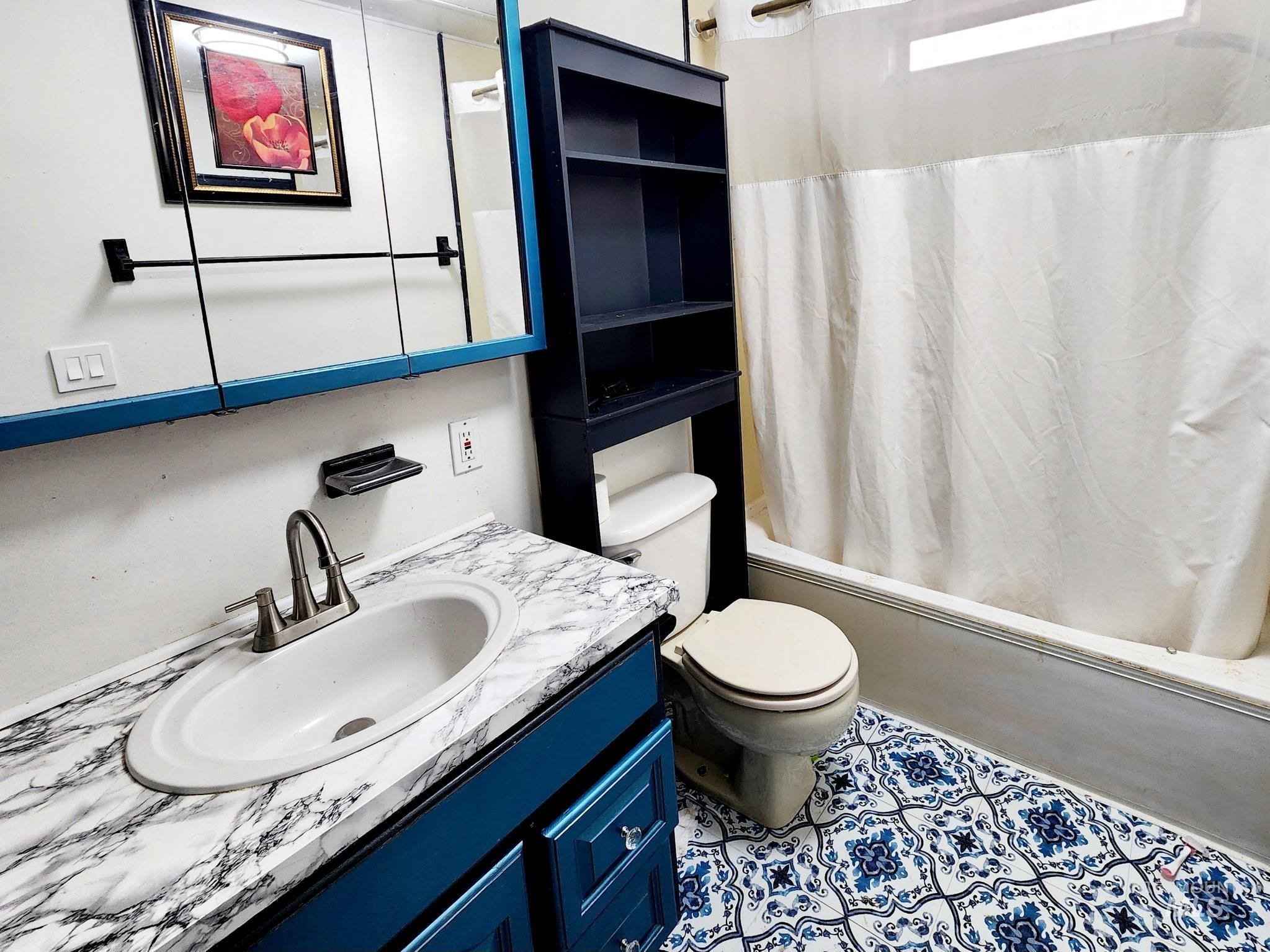 Bathroom featuring shower / bath combo