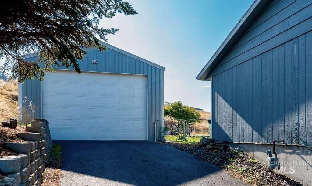 Photo of 232 Larkspur Ln, Lewiston, ID 83501 (MLS # 98963445)