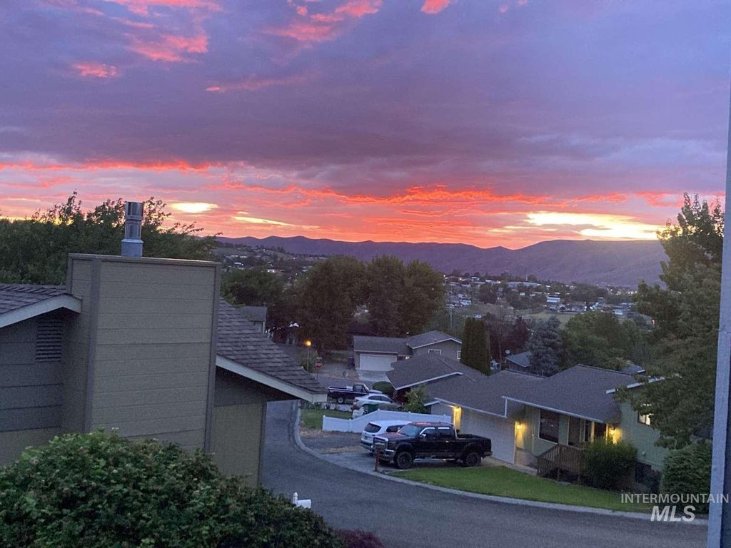 Photo of 232 Larkspur Ln, Lewiston, ID 83501 (MLS # 98963445)