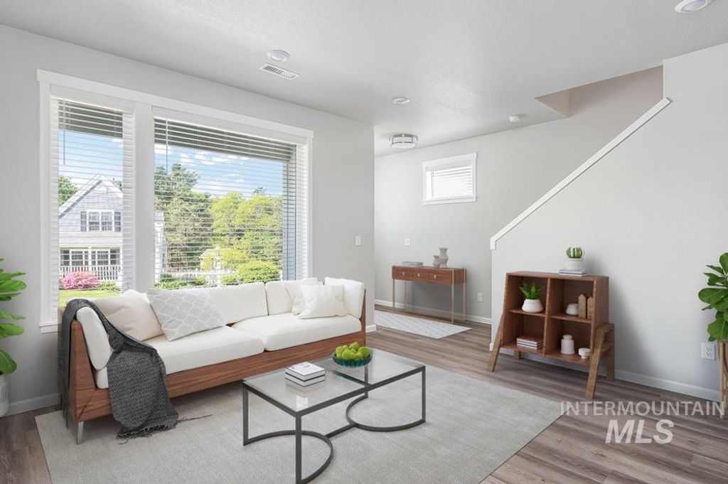 Photo of 1960 NW Strahorn Dr, Mountain Home, ID 83647 (MLS # 98968898)