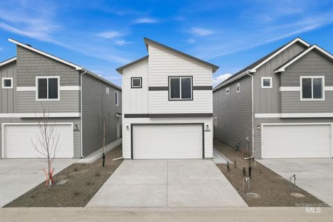 Photo of 1960 NW Strahorn Dr, Mountain Home, ID 83647 (MLS # 98968898)