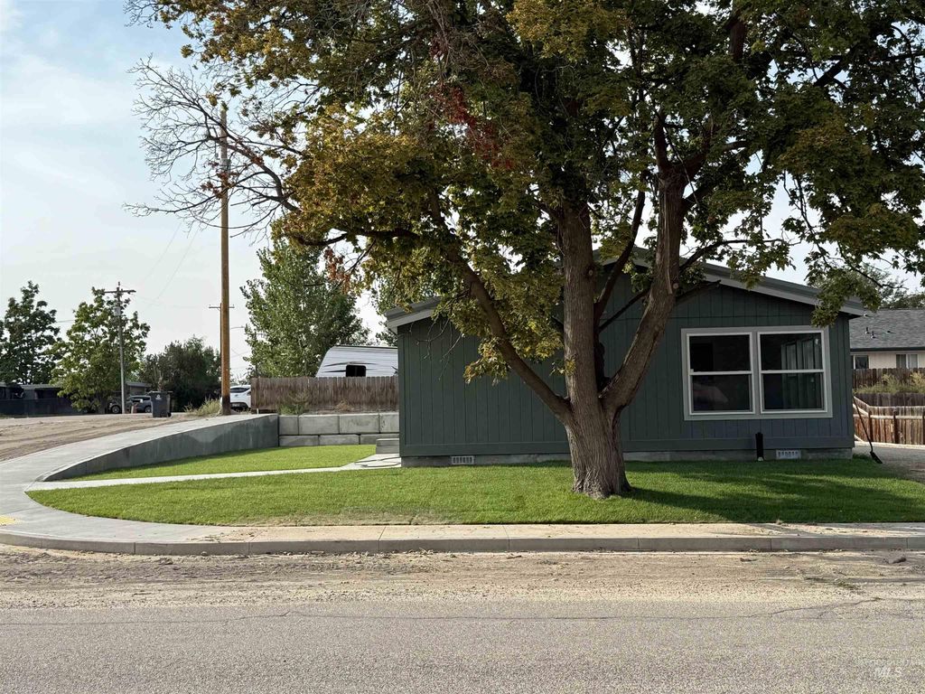 Photo of 109 E Stewart Ave, Parma, ID 83660 (MLS # 98967259)