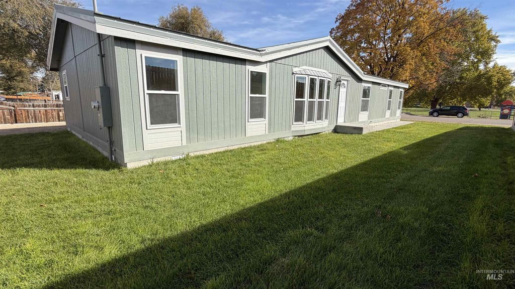 Photo of 109 E Stewart Ave, Parma, ID 83660 (MLS # 98967259)