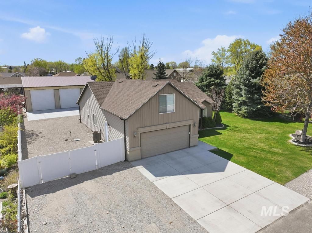 Photo of 2205 Mayberry Lane, Filer, ID 83328 (MLS # 98981019)