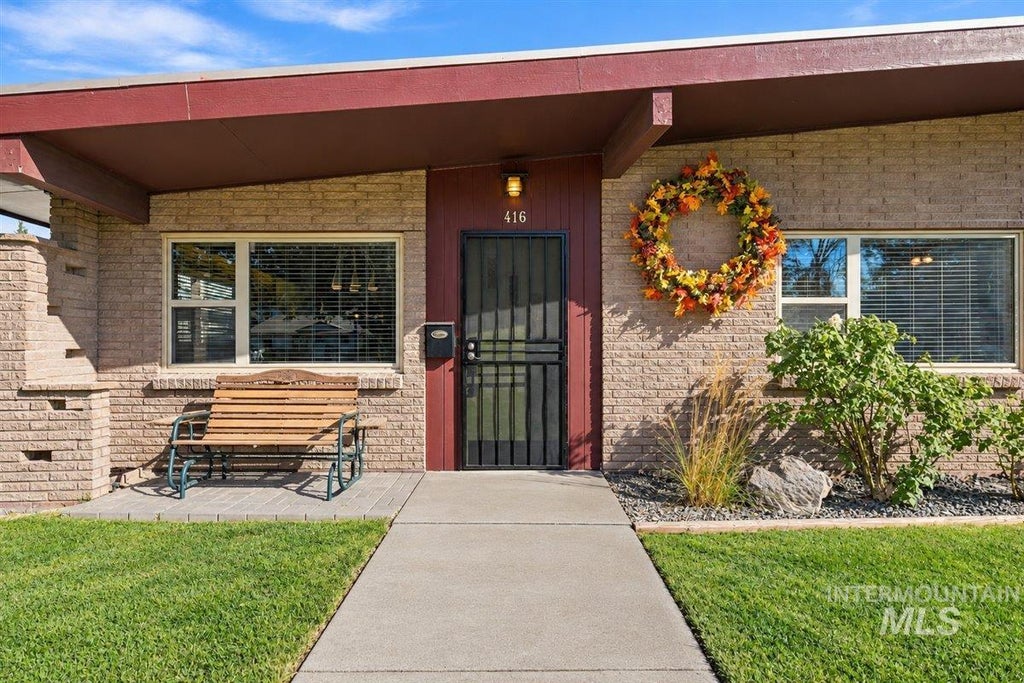 Photo of 416 S Ivy St, Nampa, ID 83686 (MLS # 99004100)