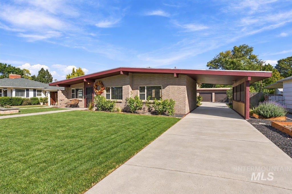 Photo of 416 S Ivy St, Nampa, ID 83686 (MLS # 99004100)