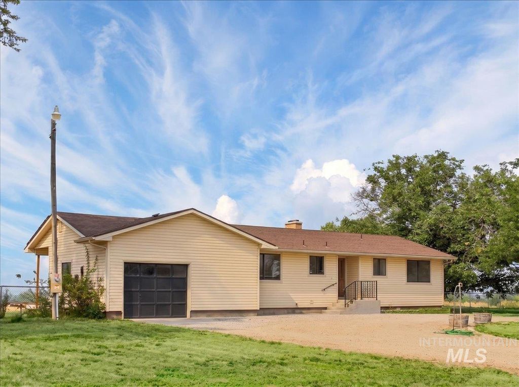 Photo of 8989 Hillview Rd, Emmett, ID 83617 (MLS # 98995298)