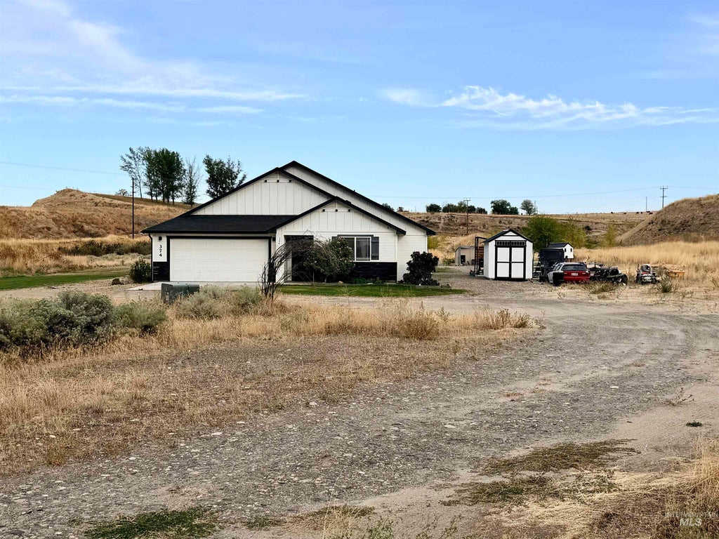 Photo of 374 Beal Cir, Ontario, OR 97914 (MLS # 99001500)