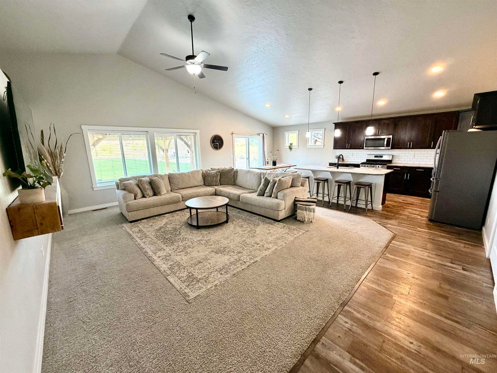 Photo of 374 Beal Cir, Ontario, OR 97914 (MLS # 99001500)