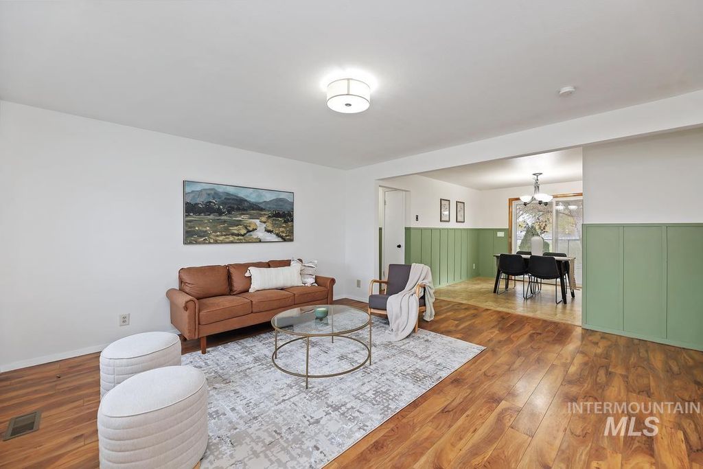 Photo of 285 E 14th North, Mountain Home, ID 83647 (MLS # 98966905)