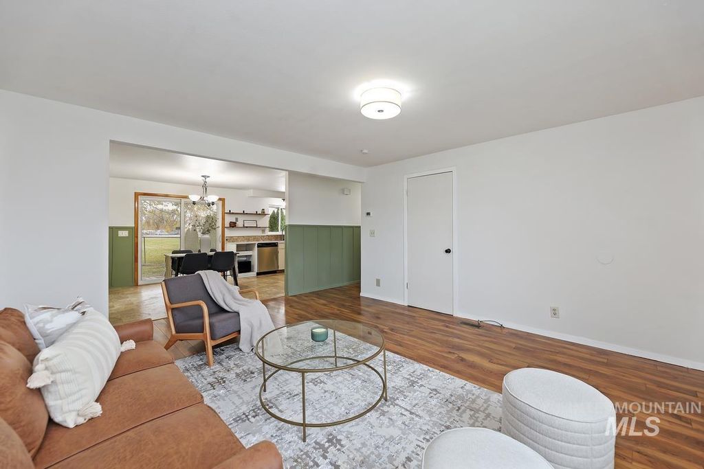 Photo of 285 E 14th North, Mountain Home, ID 83647 (MLS # 98966905)