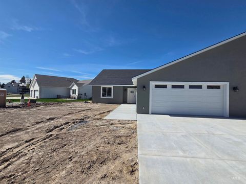 Photo of 39 Lakeside Loop, Burley, ID 83318 (MLS # 98979791)