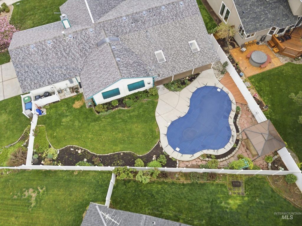 Photo of 9917 W Whirlaway Dr, Boise, ID 83704 (MLS # 98981964)