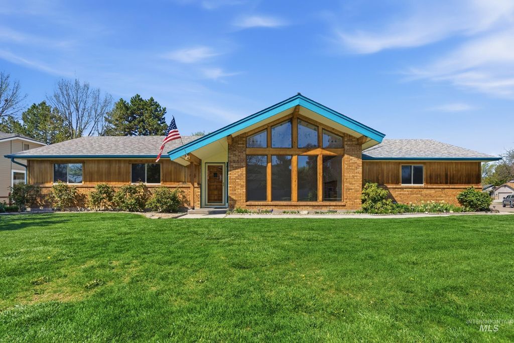 Photo of 9917 W Whirlaway Dr, Boise, ID 83704 (MLS # 98981964)