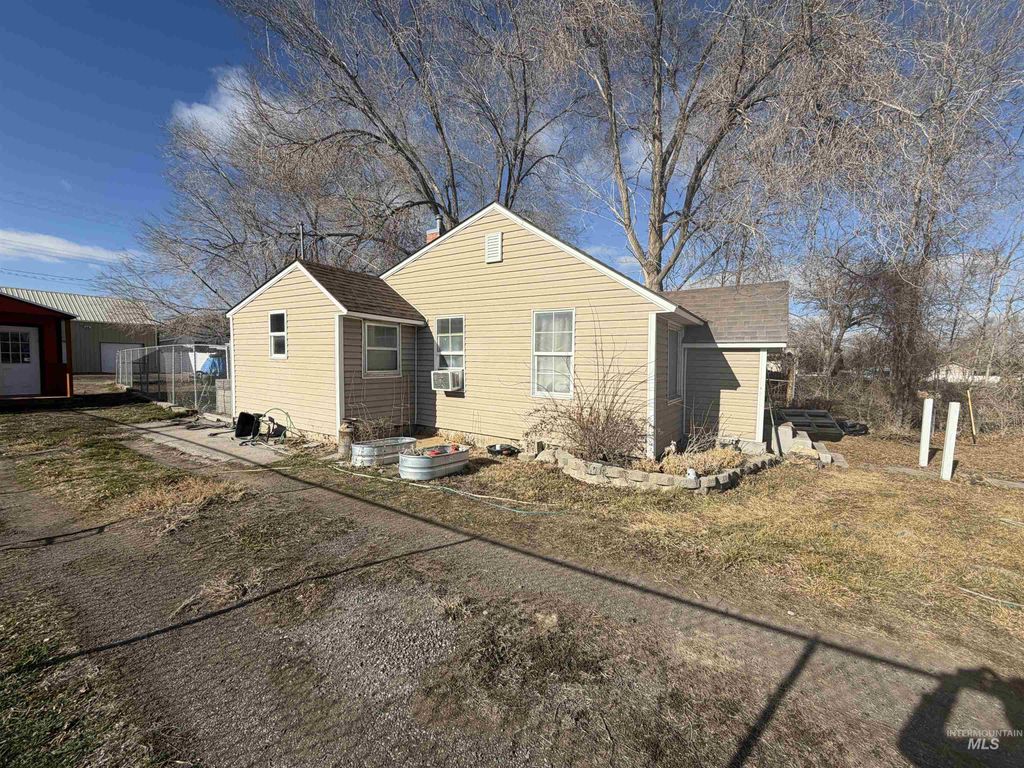Photo of 135 Locust St, Twin Falls, ID 83301 (MLS # 98972793)