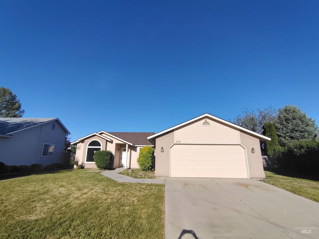 Photo of 40 S Bingham St, Nampa, ID 83651 (MLS # 98988457)