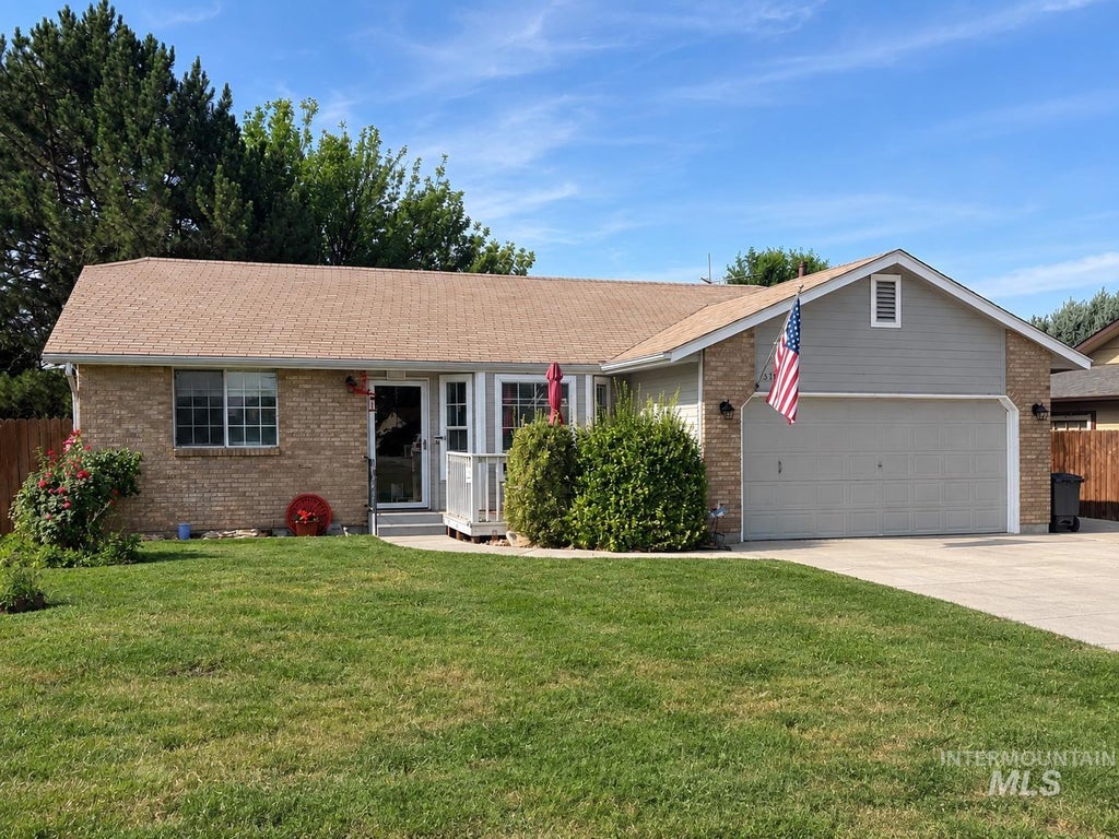 Photo of 2313 Leo Dr, Nampa, ID 83651 (MLS # 98999199)