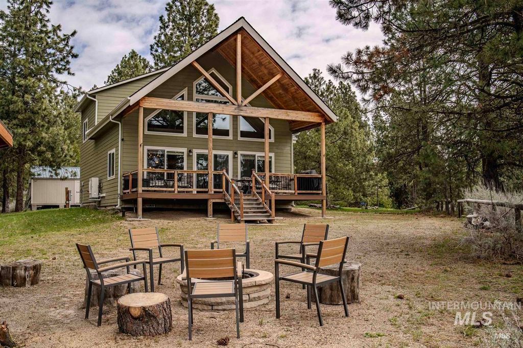 Photo of 21 Melonie Loop, Cascade, ID 83611 (MLS # 98984499)