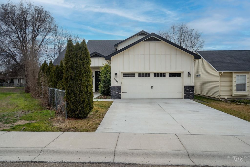 Photo of 1623 W Young Ave, Nampa, ID 83651 (MLS # 98977140)