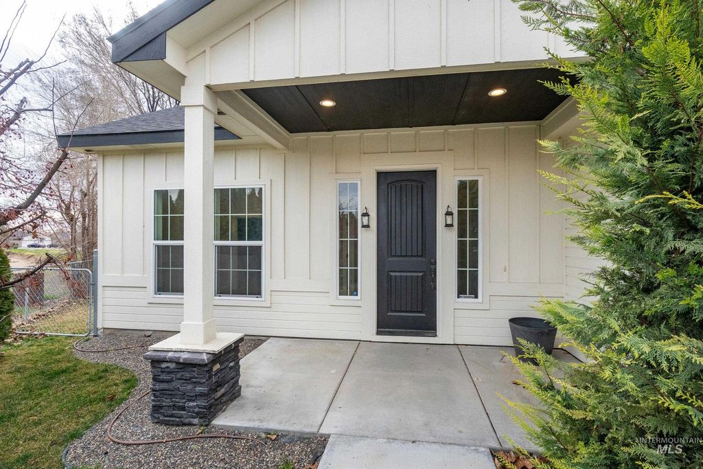 Photo of 1623 W Young Ave, Nampa, ID 83651 (MLS # 98977140)