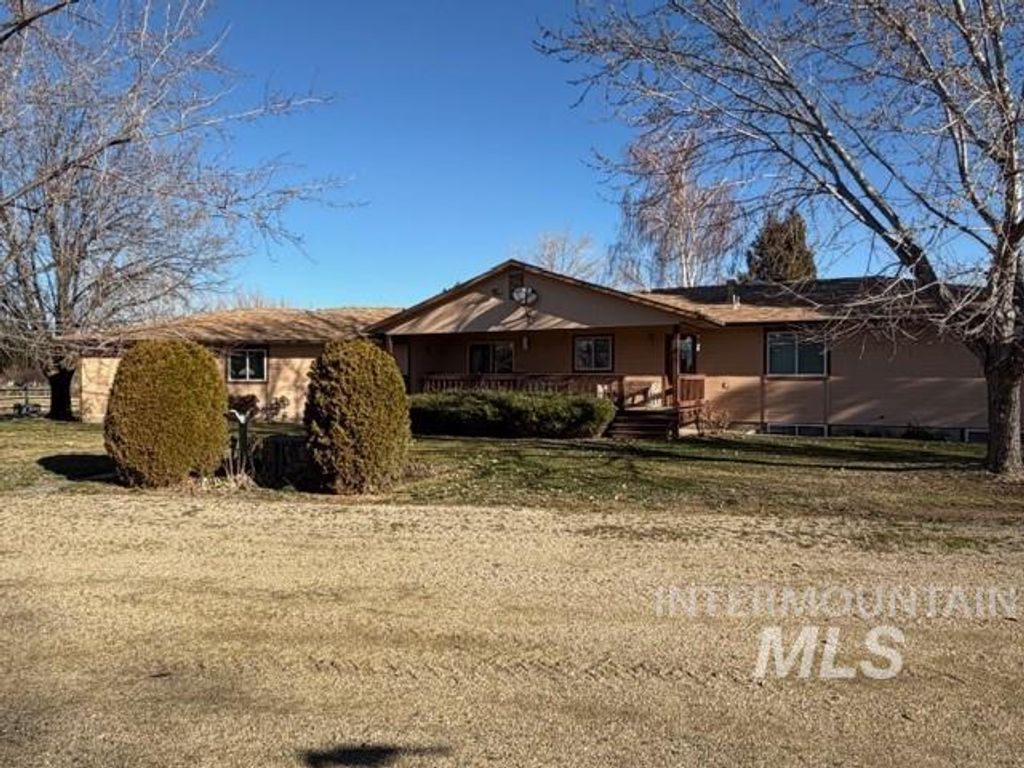 Photo of 2101 W Almaden Dr, Meridian, ID 83646 (MLS # 98984440)